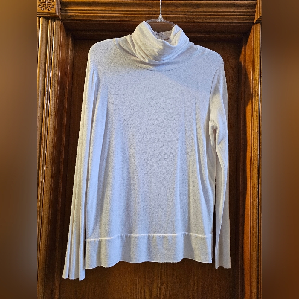 Bleusalt White Turtleneck Size 2(M-L)